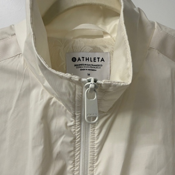 Athleta Sightseer Lace Jacket Magnolia White Medium
Great Cond Performance Wear - Picture 5 of 14